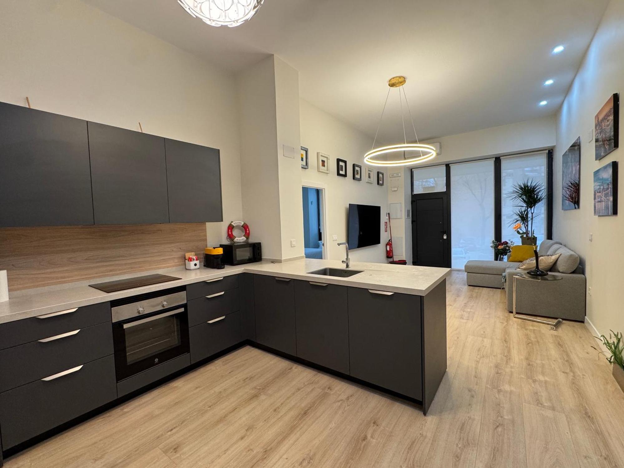 Luxury Suite Wifi Ac Servicios En La Puerta Madrid Exterior photo